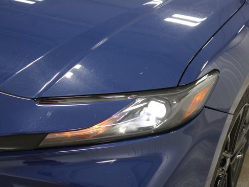 Used 2025 Toyota Camry SE FWD image 13