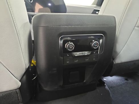 New 2025 Chevrolet Suburban Premier image 24