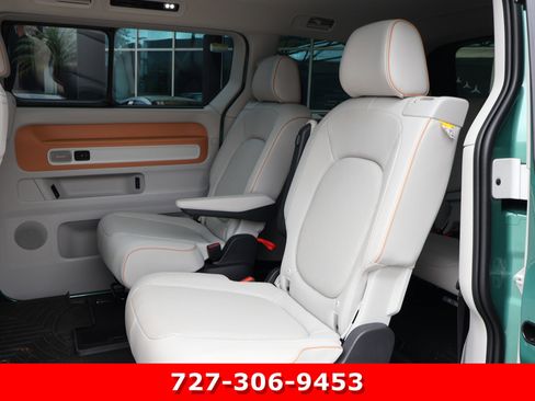 Used 2025 Volkswagen ID. Buzz 1st Edition image 17