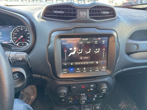 Used 2022 Jeep Renegade Latitude w/ Convenience Group image 16