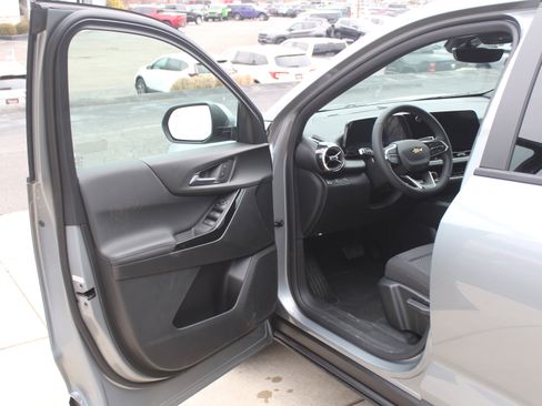 New 2026 Chevrolet Equinox LT image 8