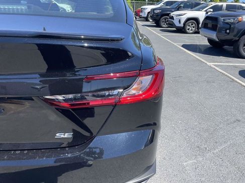 Used 2025 Toyota Camry SE FWD image 18
