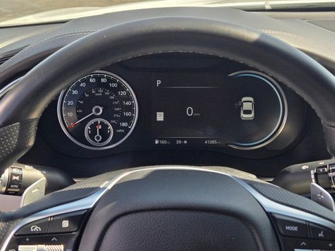 Used 2025 Genesis G70 2.5T image 33