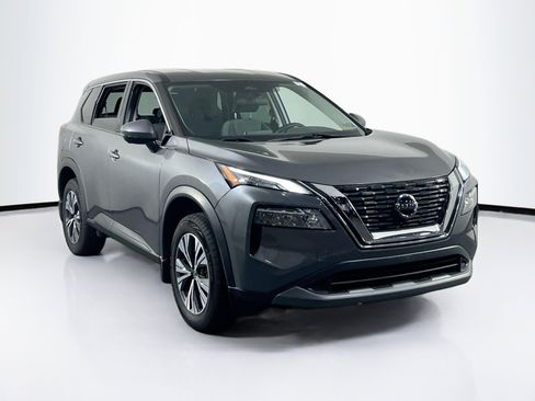 Used 2021 Nissan Rogue SV image 3