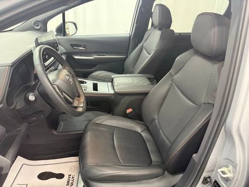 Used 2024 Toyota Sienna XSE w/ XSE Plus Package image 5