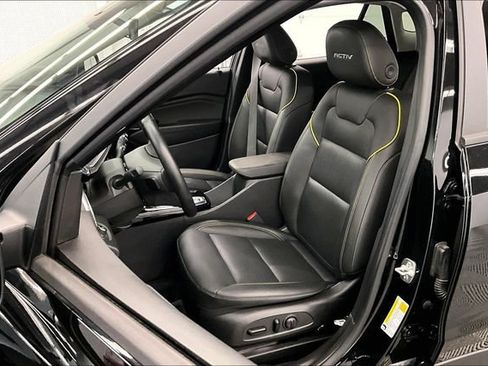 Used 2025 Chevrolet Trax ACTIV w/ Sunroof Package FWD image 24