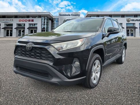 Used 2019 Toyota RAV4 XLE w/ Convenience Package image 4