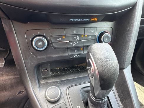 Used 2017 Ford Focus SE FWD image 23