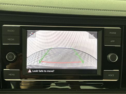 Used 2024 Volkswagen Jetta SE FWD image 18