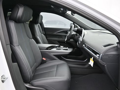 New 2025 Cadillac Lyriq Luxury image 13