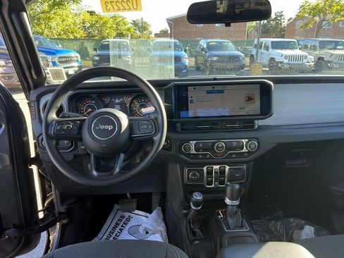 Certified 2024 Jeep Gladiator Sport image 10