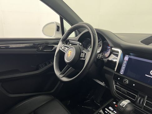 Certified 2024 Porsche Macan AWD/4WD image 12