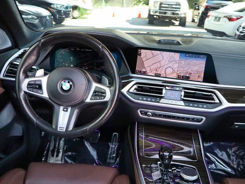 Used 2021 BMW X7 M50i w/ Dynamic Handling Package AWD/4WD image 23