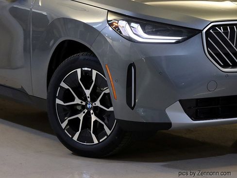 Used 2025 BMW X3 xDrive30i w/ Premium Package image 3