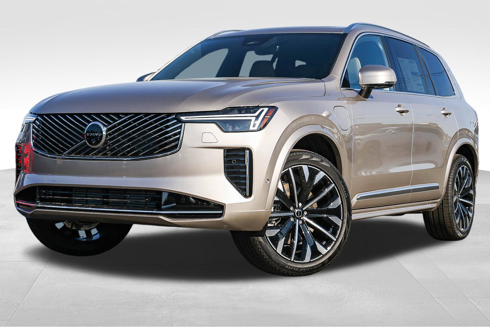 New 2026 Volvo XC90 T8 Plus w/ Protection Package Premier AWD/4WD image 1