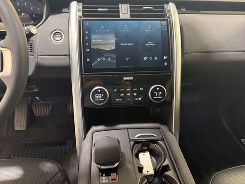 Used 2025 Land Rover Discovery S AWD/4WD image 16