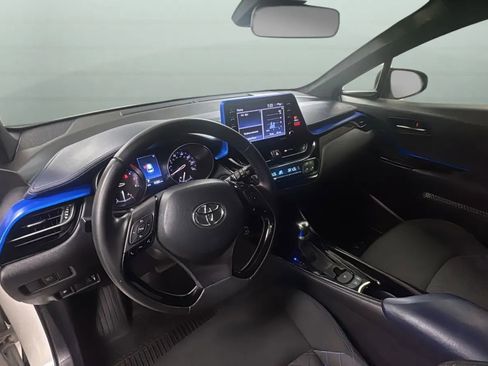 Used 2021 Toyota C-HR XLE FWD image 10