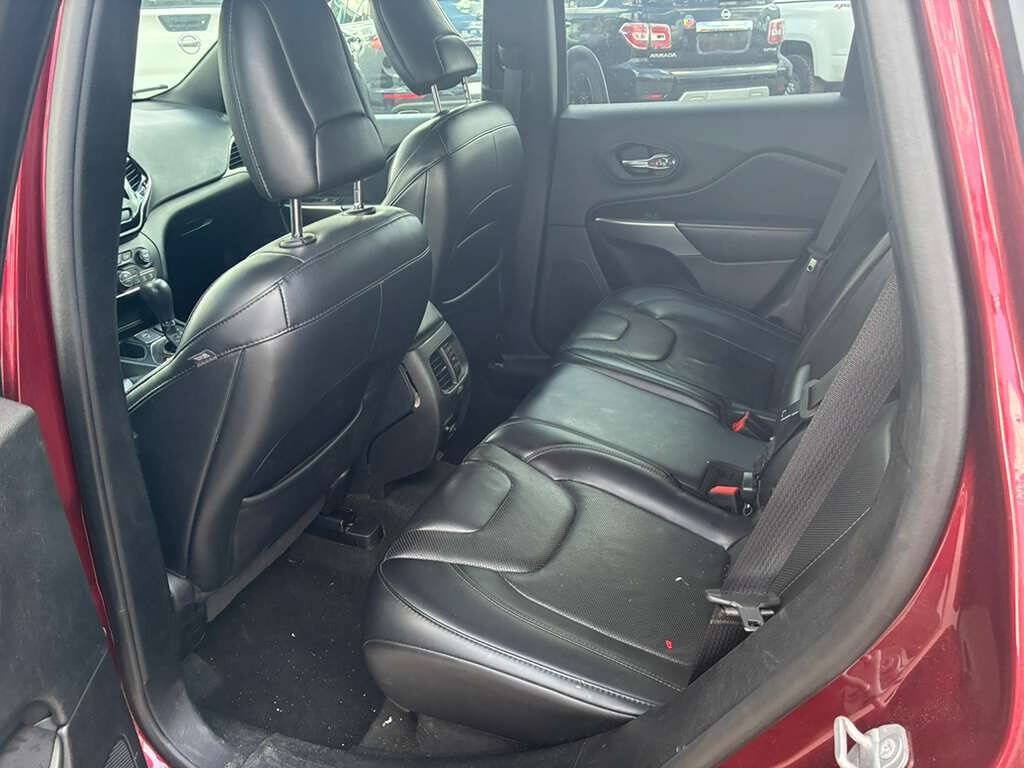 Used 2019 Jeep Cherokee High Altitude FWD image 9