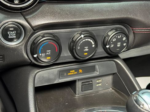 Used 2016 MAZDA MX-5 Miata Club image 49