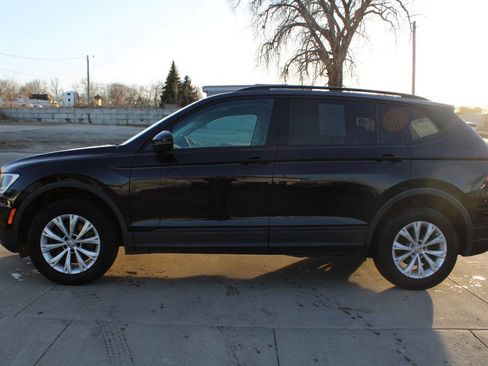 Used 2020 Volkswagen Tiguan S image 3