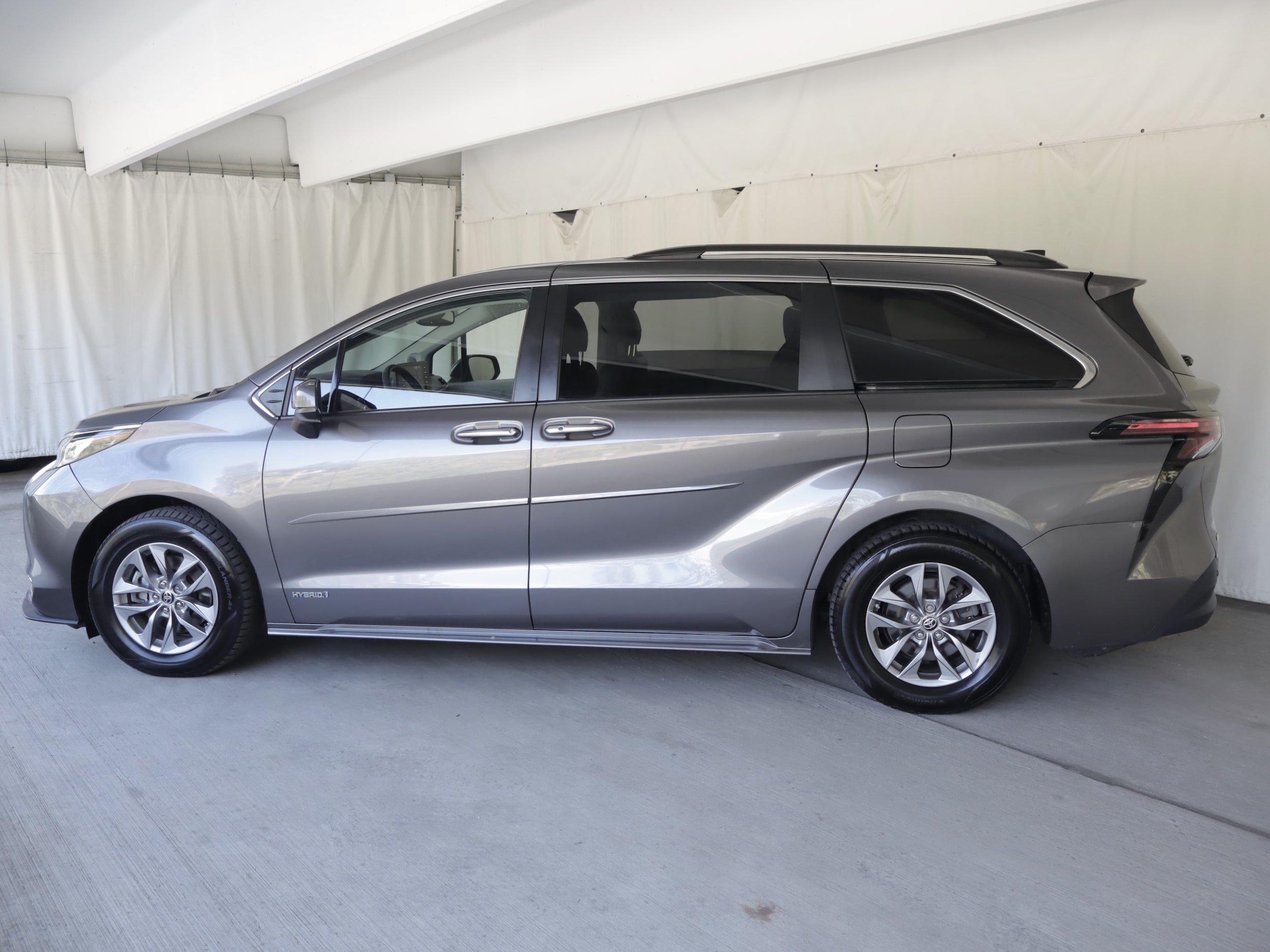 Used 2021 Toyota Sienna XLE w/ XLE Plus Package AWD/4WD image 24