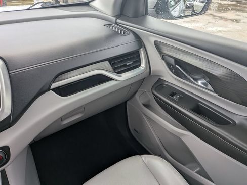 Used 2022 GMC Terrain SLT w/ Infotainment Package II FWD image 18