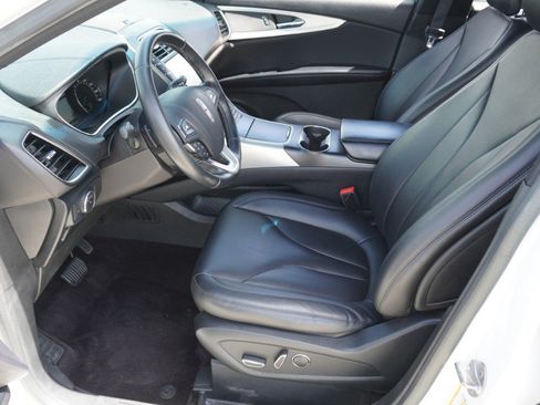 Used 2016 Lincoln MKX Premiere w/ Cargo Accessories Package FWD image 13