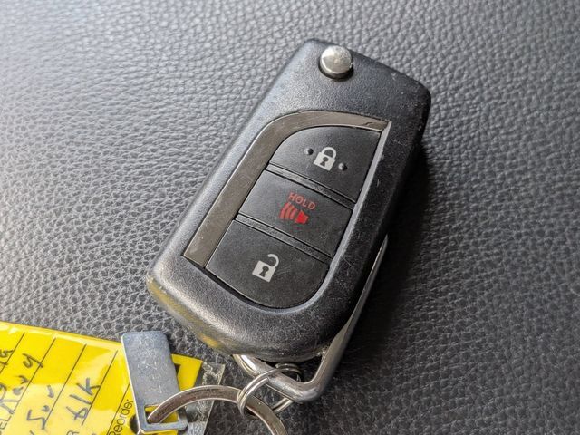 Used 2021 Toyota RAV4 LE AWD/4WD image 26