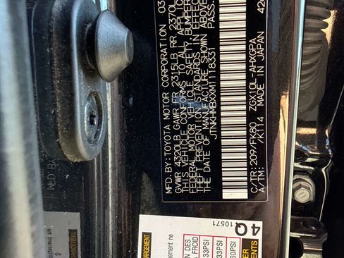 Used 2021 Toyota C-HR XLE FWD image 27