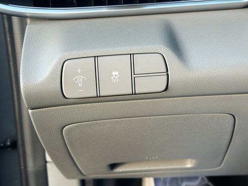 Used 2025 Hyundai Elantra SEL FWD image 17
