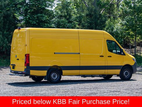 Used 2021 Mercedes-Benz Sprinter 2500 image 9