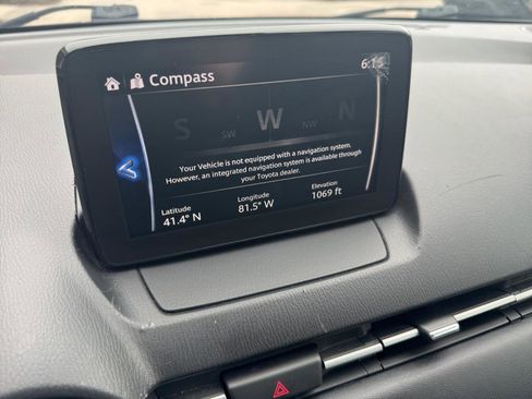 Used 2019 Toyota Yaris LE FWD image 19