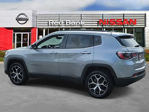 Used 2024 Jeep Compass Latitude AWD/4WD image 6