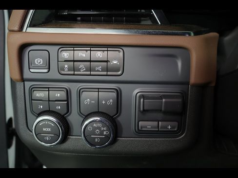 Used 2025 Chevrolet Tahoe High Country w/ LPO, Illumination Package image 17