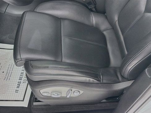 Certified 2021 Porsche Macan image 14