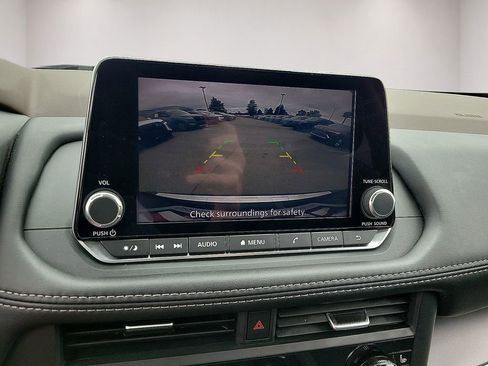 Used 2023 Nissan Rogue SV w/ SV Premium B Package FWD image 15