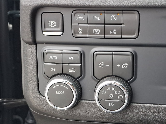 Used 2026 Chevrolet Suburban RST AWD/4WD image 9