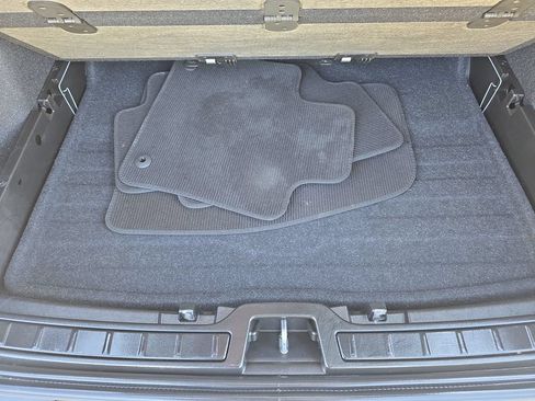 Used 2023 Volvo XC40 B4 Ultimate FWD image 14