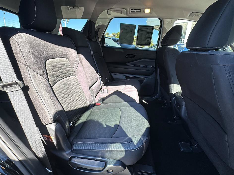 Certified 2025 Nissan Pathfinder SV FWD image 23