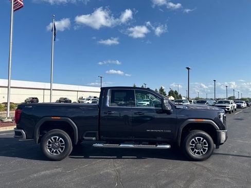Used 2025 GMC Sierra 2500 SLE AWD/4WD image 4