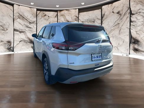 Used 2023 Nissan Rogue SV image 5