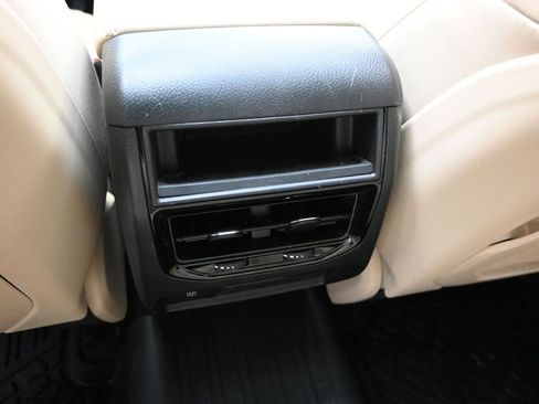 Used 2024 Jeep Grand Cherokee Limited w/ Luxury Tech Group II image 20