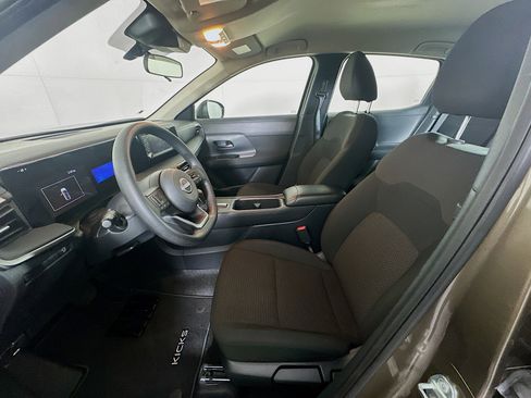 Used 2025 Nissan Kicks S image 13