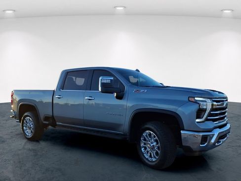 Used 2025 Chevrolet Silverado 2500 LTZ w/ LTZ Premium Package image 4