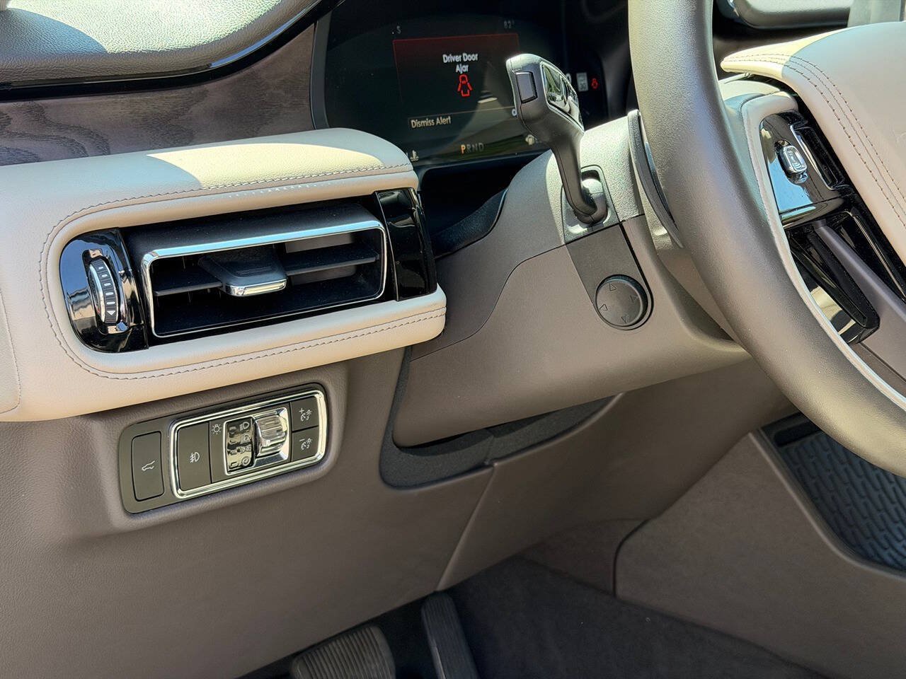 Used 2024 Lincoln Aviator Reserve w/ Equipment Group 201A AWD/4WD image 9