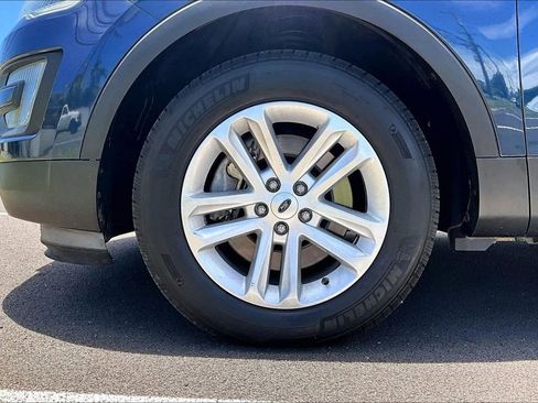 Used 2017 Ford Explorer XLT w/ Equipment Group 202A FWD image 8
