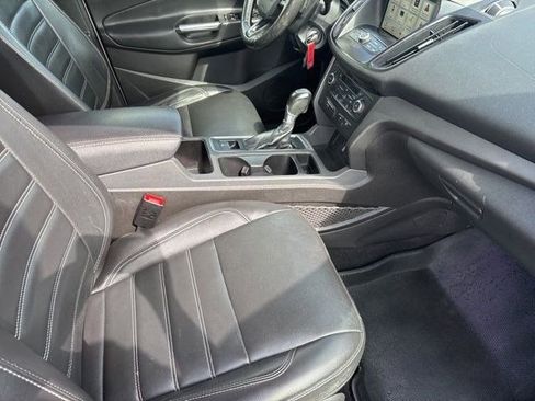 Used 2017 Ford Escape SE w/ Equipment Group 201A AWD/4WD image 38