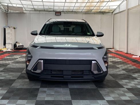 Used 2025 Hyundai Kona SEL FWD image 2