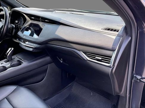 Used 2022 Cadillac XT4 Sport w/ Enhanced Visibility Package AWD/4WD image 10
