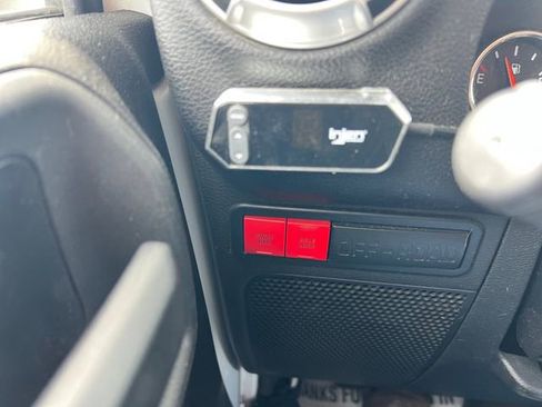 Used 2015 Jeep Wrangler Unlimited Rubicon image 24